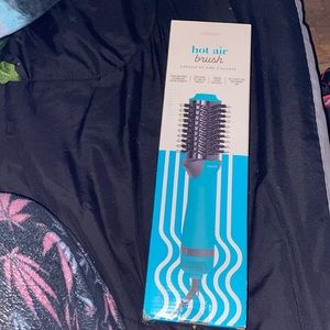 Hot air brush color blue and black